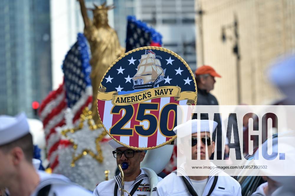 Chicago Memorial Day Parade CHICAGO, ILLINOIS - MAY 23: The Chicago Memorial Day Parade proceeds through the city center, with participants carrying American flags and marching in formation on Saturday, May 23, 2026. The event, held each year before Memorial Day, pays solemn tribute to the men and women of the U.S. Armed Forces who made the ultimate sacrifice. Jacek Boczarski Anadolu Illinois United States. Editorial use only. Please get in touch for any other usage.