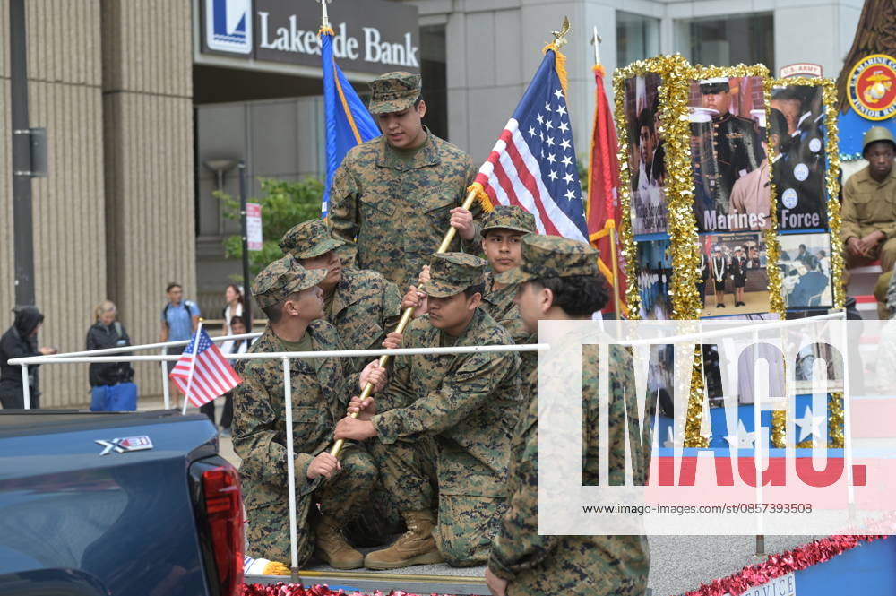Chicago Memorial Day Parade CHICAGO, ILLINOIS - MAY 23: The Chicago Memorial Day Parade proceeds through the city center, with participants carrying American flags and marching in formation on Saturday, May 23, 2026. The event, held each year before Memorial Day, pays solemn tribute to the men and women of the U.S. Armed Forces who made the ultimate sacrifice. Jacek Boczarski Anadolu Illinois United States. Editorial use only. Please get in touch for any other usage.