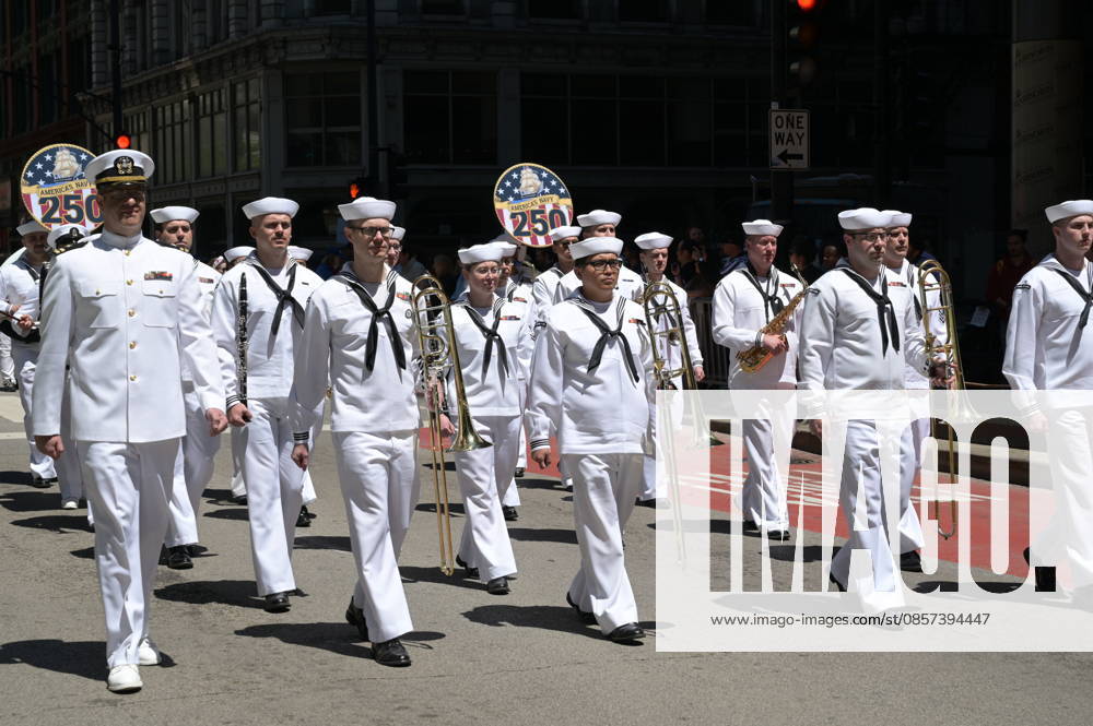 Chicago Memorial Day Parade CHICAGO, ILLINOIS - MAY 23: The Chicago Memorial Day Parade proceeds through the city center, with participants carrying American flags and marching in formation on Saturday, May 23, 2026. The event, held each year before Memorial Day, pays solemn tribute to the men and women of the U.S. Armed Forces who made the ultimate sacrifice. Jacek Boczarski Anadolu Illinois United States. Editorial use only. Please get in touch for any other usage.