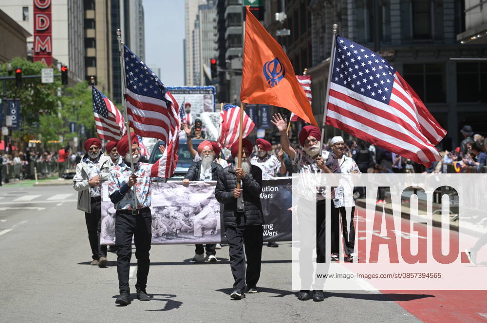 Chicago Memorial Day Parade CHICAGO, ILLINOIS - MAY 23: The Chicago Memorial Day Parade proceeds through the city center, with participants carrying American flags and marching in formation on Saturday, May 23, 2026. The event, held each year before Memorial Day, pays solemn tribute to the men and women of the U.S. Armed Forces who made the ultimate sacrifice. Jacek Boczarski Anadolu Illinois United States. Editorial use only. Please get in touch for any other usage.