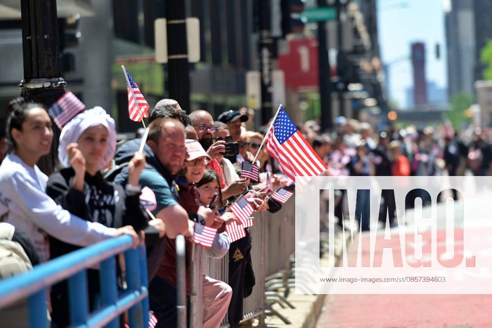 Chicago Memorial Day Parade CHICAGO, ILLINOIS - MAY 23: The Chicago Memorial Day Parade proceeds through the city center, with participants carrying American flags and marching in formation on Saturday, May 23, 2026. The event, held each year before Memorial Day, pays solemn tribute to the men and women of the U.S. Armed Forces who made the ultimate sacrifice. Jacek Boczarski Anadolu Illinois United States. Editorial use only. Please get in touch for any other usage.