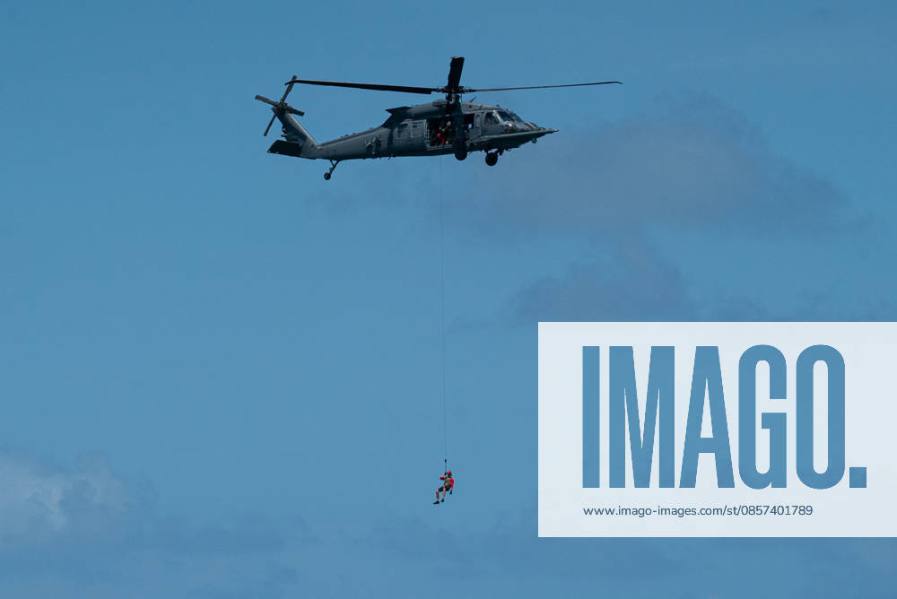 Air show during Memorial Day celebrations and the 250th anniversary of the United States MIAMI BEACH, FLORIDA, UNITED STATES - MAY 23: A military helicopter performs a rescue maneuver during the 2026 Air Show, held as part of the Memorial Day Weekend celebrations and the 250th anniversary of the United States in Miami Beach, Florida, on May 23, 2026. Jesus Olarte Anadolu Florida United States. Editorial use only. Please get in touch for any other usage.