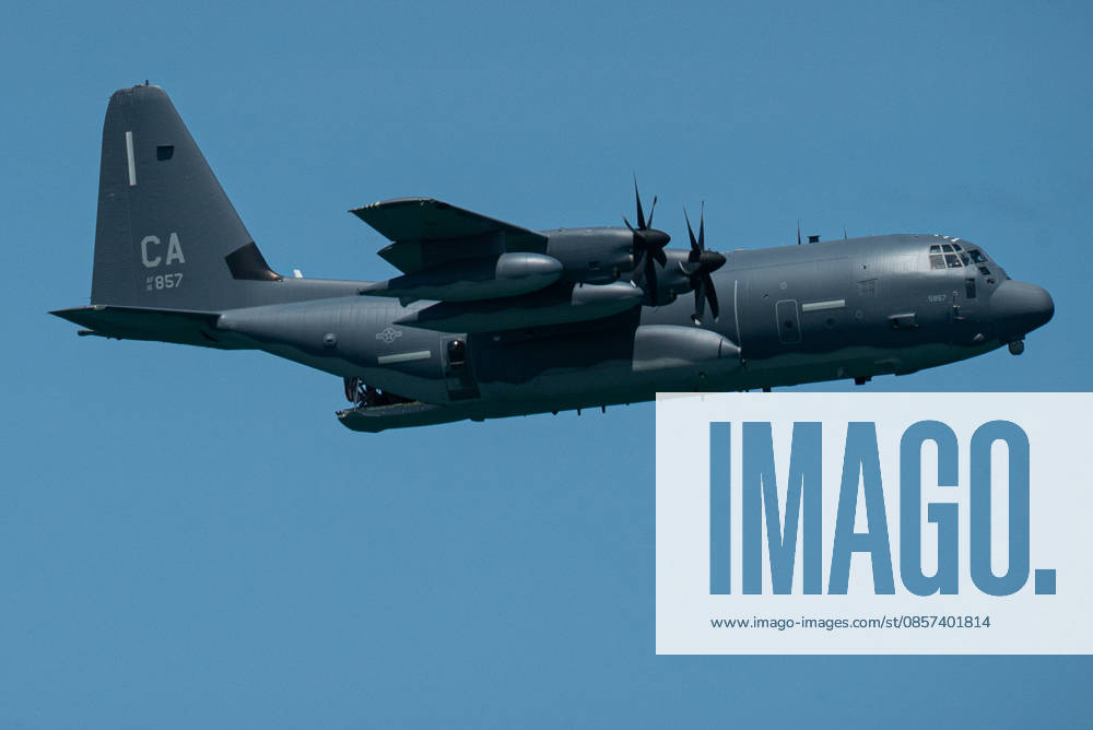 Air show during Memorial Day celebrations and the 250th anniversary of the United States MIAMI BEACH, FLORIDA, UNITED STATES - MAY 23: A HC-130J military aircraft flies over the beaches during the 2026 Air Show, held as part of the Memorial Day Weekend celebrations and the 250th anniversary of the United States in Miami Beach, Florida, on May 23, 2026. Jesus Olarte Anadolu Florida United States. Editorial use only. Please get in touch for any other usage.