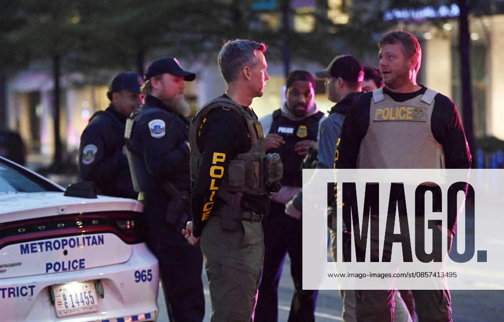 Multiple Shots Fired Half A Block From White House Complex Law enforcement work the scene after multiple rapid-fire gunshots ring out outside the White House on May 23, 2026 in Washington, DC. A suspect was killed after opening fire on a Secret Service checkpoint outside the White House Saturday evening. Photo by Olivier Douliery ABACAPRESS.COM Washington DC United States