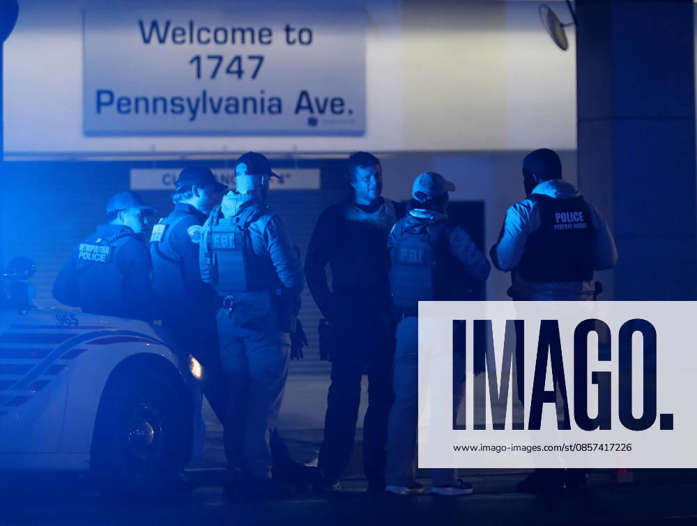 Armed police stand on a blocked street near a crime scene not far from the White House in Washington, DC, USA on May 23, 2026. Police and security forces swarmed the area around the White House on the evening of May 23 after reports of shots fired. Washington USA - ZUMAs337 20260523_znp_s337_012