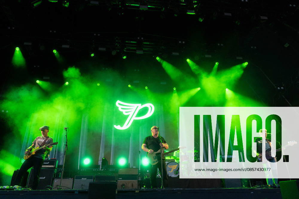 Pixies at Bearded Theory Festival at Catton Hall in Walton upon Trent, UK on 23 May 2026 Joey Santiago, Black Francis (Charles Thompson), David Lovering, Emma Richardson at Pixies at Bearded Theory Festival at Catton Hall in Walton upon Trent, UK on 23 May 2026, Credit:Stephen Keable Avalon UK, Derbyshire, Walton upon Trent, Catton Hall
