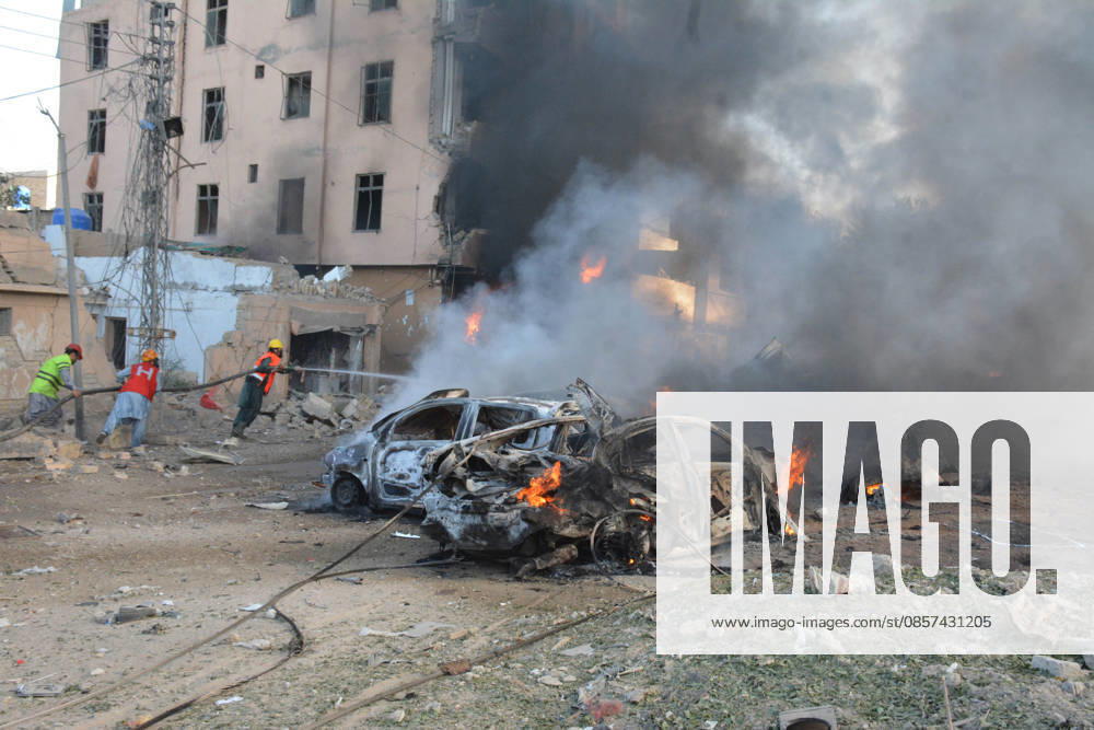 Several injured in explosion targeting train in southwest Pakistan QUETTA,PAKISTAN - MAY 24: Pakistani forces and rescue workers are busy with relief work after an explosion injured several people near Chaman Phatak Quetta southwestern Balochistan, Pakistan on Sunday May 24, 2026. Mazhar Chandio Anadolu Quetta Pakistan. Editorial use only. Please get in touch for any other usage.