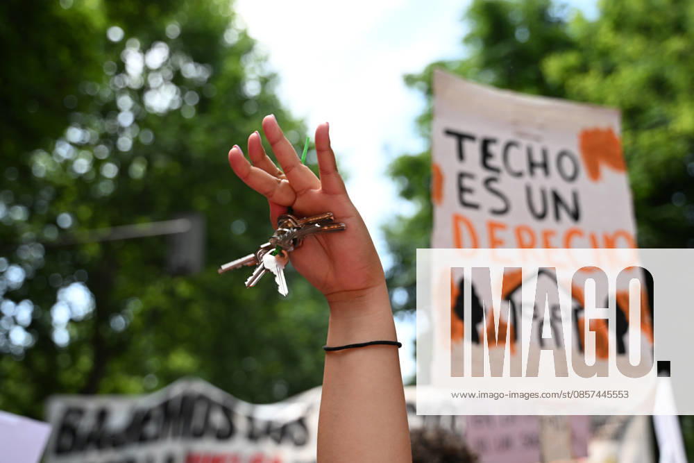 Thousands of demonstrators march through central Madrid to demand affordable housing and protest against rising rental prices, as the Spanish capital joins nationwide mobilizations calling for stronger housing protections and access to decent homes. Madrid Spain - ZUMAd308 20260524_zsp_d308_009