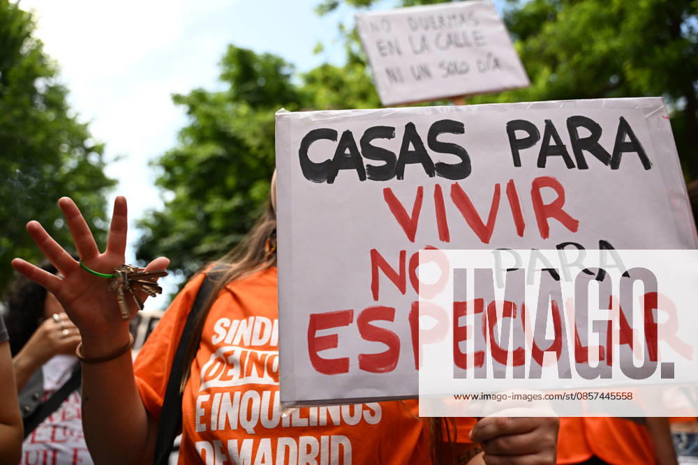 Thousands of demonstrators march through central Madrid to demand affordable housing and protest against rising rental prices, as the Spanish capital joins nationwide mobilizations calling for stronger housing protections and access to decent homes. Madrid Spain - ZUMAd308 20260524_zsp_d308_011