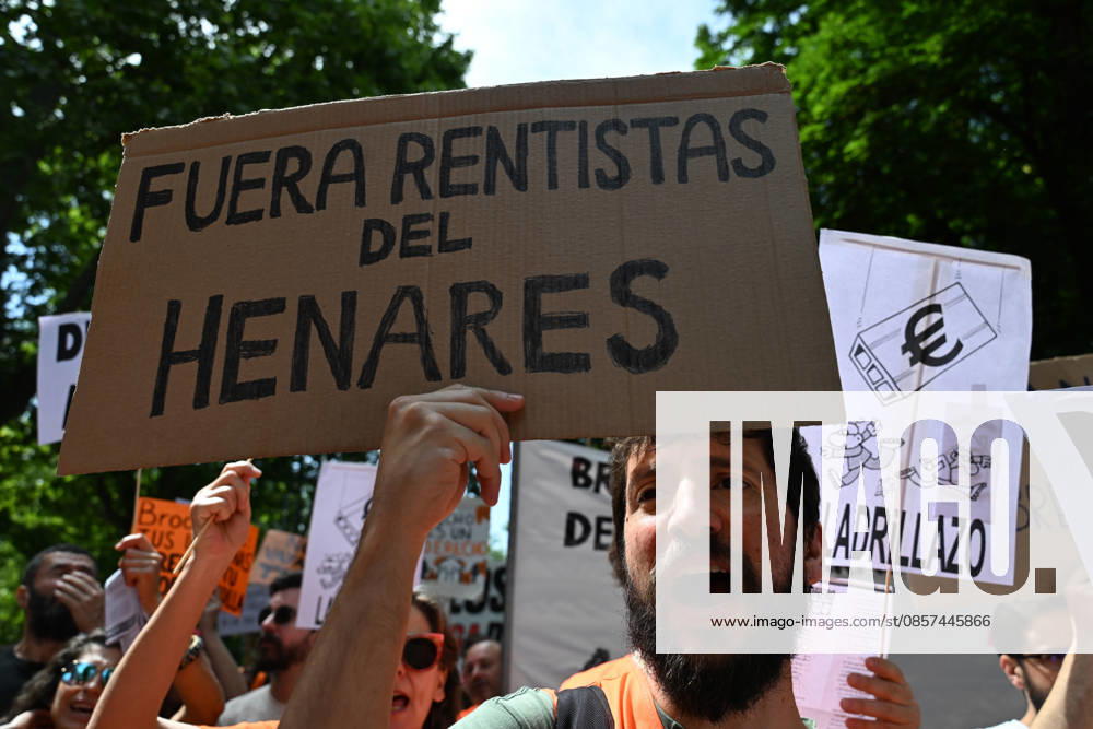Thousands of demonstrators march through central Madrid to demand affordable housing and protest against rising rental prices, as the Spanish capital joins nationwide mobilizations calling for stronger housing protections and access to decent homes. Madrid Spain - ZUMAd308 20260524_zsp_d308_002