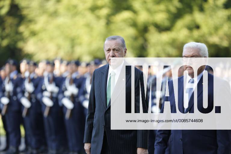 Turkish President Recep Tayyip Erdogan Berlin: Turkish President Recep Tayyip Erdogan will receive military honors at Bellevue Palace. The photo shows the Federal President Frank-Walter Steinmeier and the Turkish President Recep Tayyip Erdogan Berlin Berlin-Tiergarten Germany SimonexKuhlmey