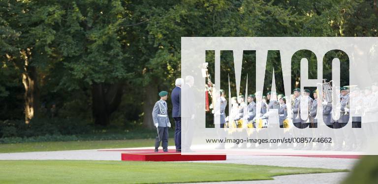 Turkish President Recep Tayyip Erdogan Berlin: Turkish President Recep Tayyip Erdogan will receive military honors at Bellevue Palace. The photo shows the Federal President Frank-Walter Steinmeier and the Turkish President Recep Tayyip Erdogan Berlin Berlin-Tiergarten Germany SimonexKuhlmey