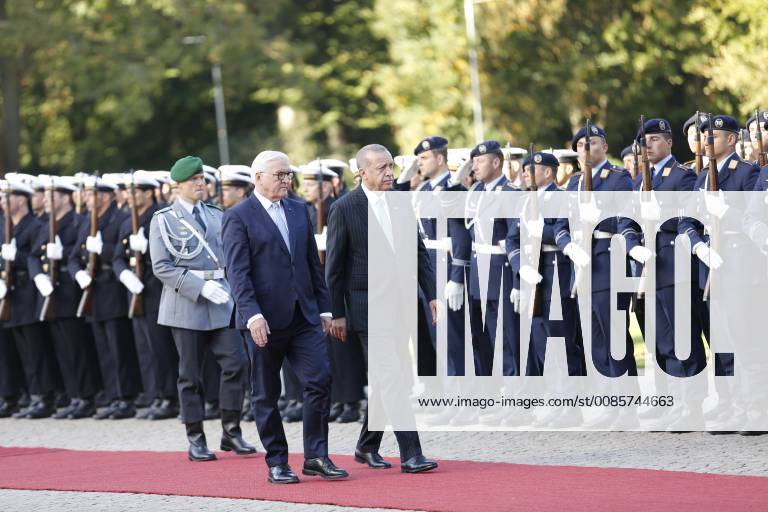 Turkish President Recep Tayyip Erdogan Berlin: Turkish President Recep Tayyip Erdogan will receive military honors at Bellevue Palace. The photo shows the Federal President Frank-Walter Steinmeier and the Turkish President Recep Tayyip Erdogan Berlin Berlin-Tiergarten Germany SimonexKuhlmey