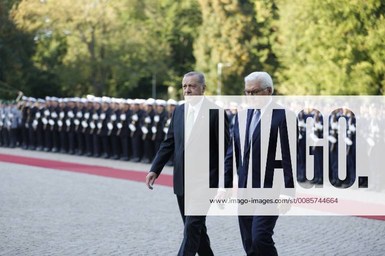 Turkish President Recep Tayyip Erdogan Berlin: Turkish President Recep Tayyip Erdogan will receive military honors at Bellevue Palace. The photo shows the Federal President Frank-Walter Steinmeier and the Turkish President Recep Tayyip Erdogan Berlin Berlin-Tiergarten Germany SimonexKuhlmey