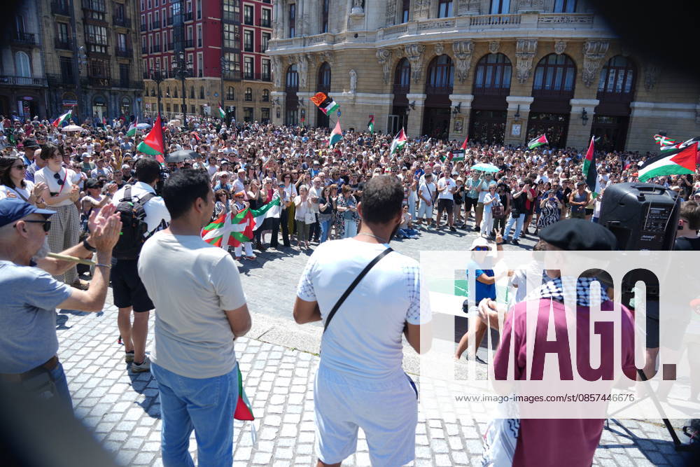 Demonstration of the flotilla platform in protest against the actions of the Ertzaintza Dozens of people during a mobilization to protest against the actions of the Ertzaintza, in Plaza Moyua, on May 24, 2026, in Bilbao, Biscay, Basque Country Spain Altercations between the Ertzaintza and members and supporters of the flotilla upon their arrival at Bilbao airport yesterday May 23 ended with four people arrested 24 MAY 2026 MANIFESTATION H Bilbao, Vizcaya, Basque Country Bilbao, Vizcaya, Basque Country Spain