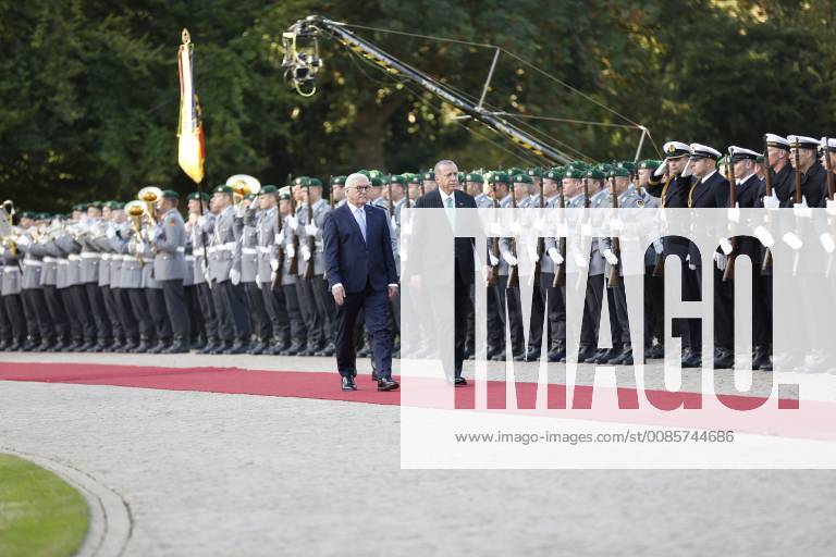Turkish President Recep Tayyip Erdogan Berlin: Turkish President Recep Tayyip Erdogan will receive military honors at Bellevue Palace. The photo shows the Federal President Frank-Walter Steinmeier and the Turkish President Recep Tayyip Erdogan Berlin Berlin-Tiergarten Germany SimonexKuhlmey