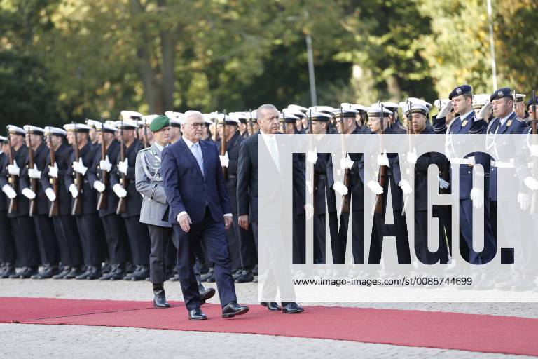 Turkish President Recep Tayyip Erdogan Berlin: Turkish President Recep Tayyip Erdogan will receive military honors at Bellevue Palace. The photo shows the Federal President Frank-Walter Steinmeier and the Turkish President Recep Tayyip Erdogan Berlin Berlin-Tiergarten Germany SimonexKuhlmey