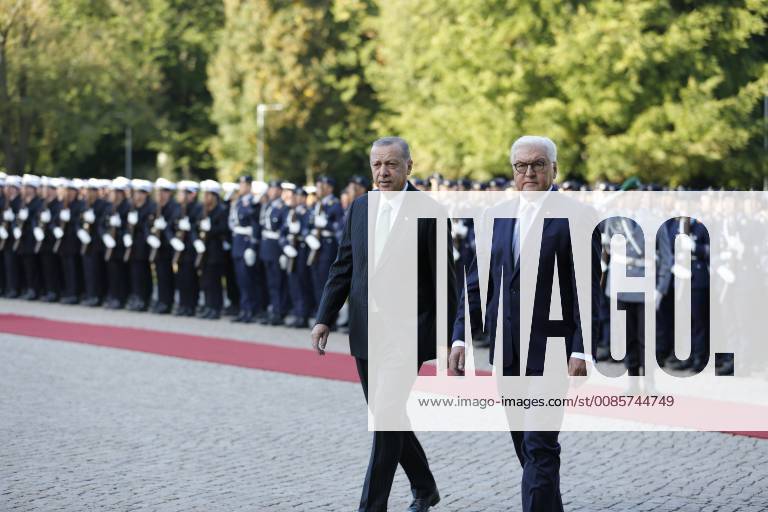 Turkish President Recep Tayyip Erdogan Berlin: Turkish President Recep Tayyip Erdogan will receive military honors at Bellevue Palace. The photo shows the Federal President Frank-Walter Steinmeier and the Turkish President Recep Tayyip Erdogan Berlin Berlin-Tiergarten Germany SimonexKuhlmey