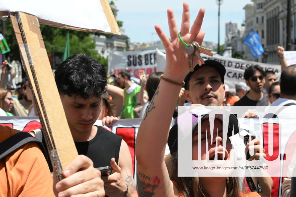Thousands of demonstrators march through central Madrid to demand affordable housing and protest against rising rental prices, as the Spanish capital joins nationwide mobilizations calling for stronger housing protections and access to decent homes. Madrid Spain - ZUMAd308 20260524_zsp_d308_053