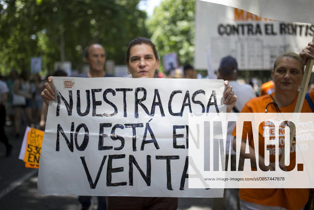 Hundreds of people carrying signs took to the streets of Madrid to demand that the constitutional right to decent, adequate, and sustainable housing be guaranteed in the face of speculation. This is a nationwide protest involving more than 30 Spanish cities, where people have taken to the streets. Madrid Spain - ZUMAs296 20260524_znp_s296_004