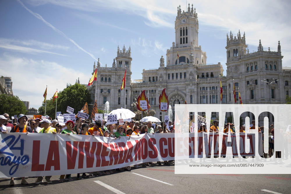 Hundreds of people carrying signs took to the streets of Madrid to demand that the constitutional right to decent, adequate, and sustainable housing be guaranteed in the face of speculation. This is a nationwide protest involving more than 30 Spanish cities, where people have taken to the streets. Madrid Spain - ZUMAs296 20260524_znp_s296_008