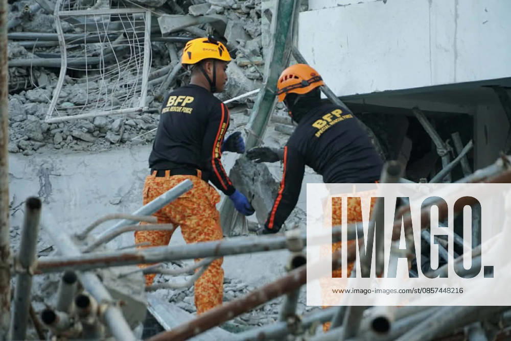 Building collapsed in Philippines, trapping multiple people, killing at least one ANGELES, PAMPANGA PROVINCE, PHILIPPINES - MAY 24: (---- - MANDATORY CREDIT - BUREAU OF FIRE PROTECTION (BFP) HANDOUT - NO MARKETING NO ADVERTISING CAMPAIGNS - DISTRIBUTED AS A SERVICE TO CLIENTS----) Rescuers conduct search and rescue operations at the rubble of a building after it collapsed, in Angeles, Pampanga Province, Philippines, on May 24, 2026. One Malaysian national has been found dead, at least 24 were rescued alive and at least 21 are still missing, after the nine-storey building that was under construction collapsed, according to the local authorities. Bureau of Fire Protection Handout Anadolu Angeles Philippines. Editoria