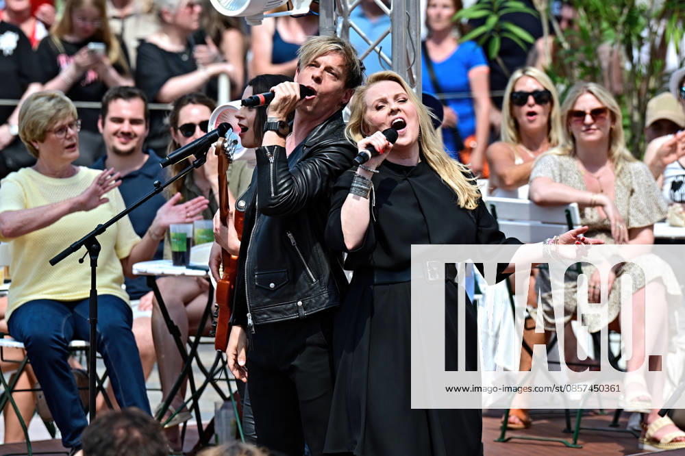 ZDF Fernsehgarten singer Patricia Kelly and The Dark Tenor bürgl William Billy Andrew Volk , Billy Andrews during the ZDF entertainment show Fernsehgarten on 24 05 2026 in Mainz 20260524MWI124488