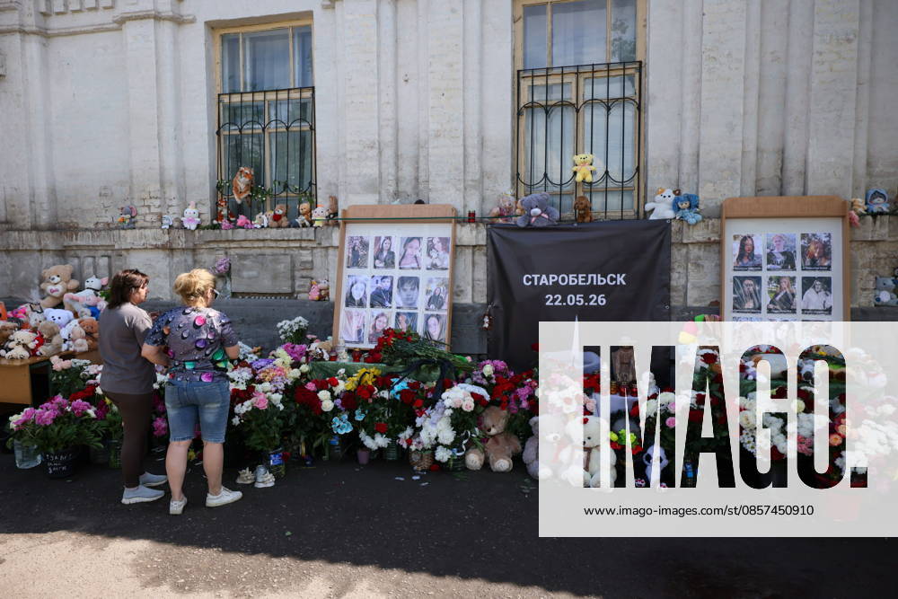 RUSSIA, STAROBELSK - MAY 24, 2026: A makeshift memorial at the Starobelsk Vocational School of the Lugansk State Teachers Training University after a Ukrainian drone attack. On the night between 21 and 22 May, the Armed Forces of Ukraine launched a drone attack on the schools academic building. During the attack, there were 86 children aged between 14 and 18 in the building. 21 people were killed, 42 injured Starobelsk Russia - ZUMAt113 20260524_zaa_t113_222