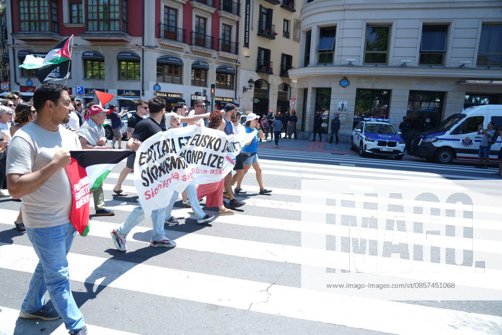 Demonstration of the flotilla platform in protest against the actions of the Ertzaintza Dozens of people during a mobilization to protest against the actions of the Ertzaintza, in Plaza Moyua, on May 24, 2026, in Bilbao, Biscay, Basque Country Spain Altercations between the Ertzaintza and members and supporters of the flotilla upon their arrival at Bilbao airport yesterday May 23 ended with four people arrested 24 MAY 2026 MANIFESTATION H Bilbao, Vizcaya, Basque Country Bilbao, Vizcaya, Basque Country Spain