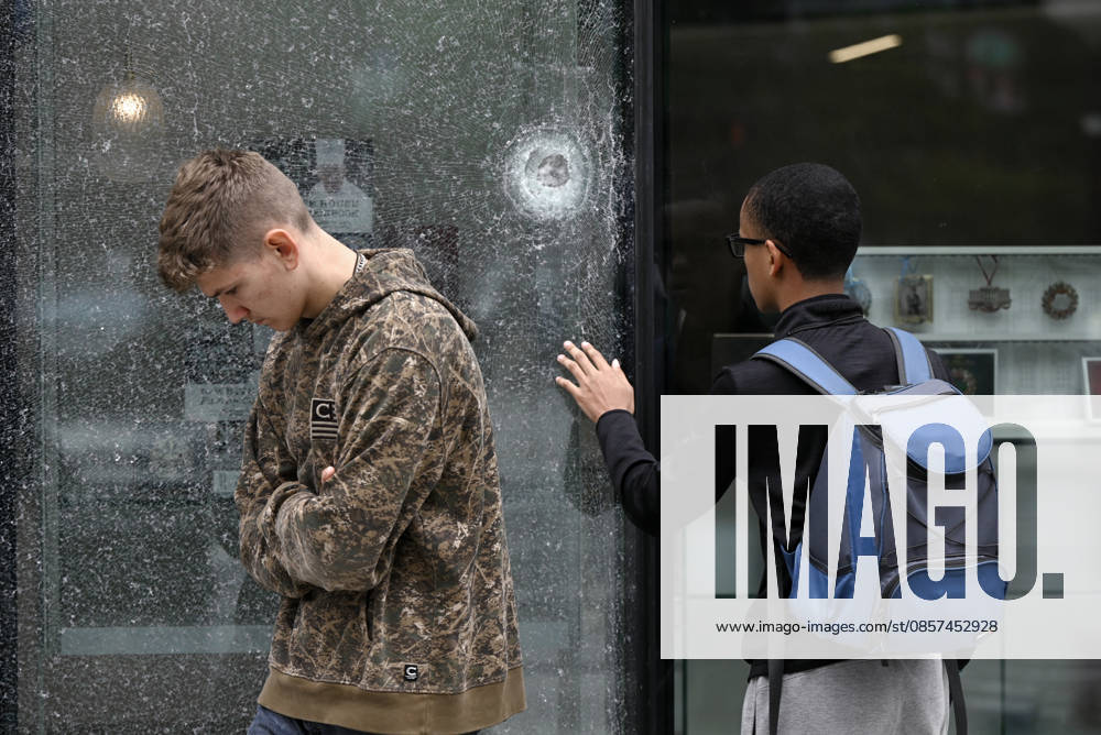 Bullet holes and shattered glass remain at The People s House near White House Complex Bullet holes and shattered glass remain at The People s House, on May 24, 2026, in Washington, DC after the U.S. Secret Service shot a person near the White House on Saturday. On Saturday, May 23, two people were struck in a shooting near the intersection of Pennsylvania Avenue and 17th Street Northwest, located just outside the White House complex. Photo by Olivier Douliery ABACAPRESS.COM Washington DC United States