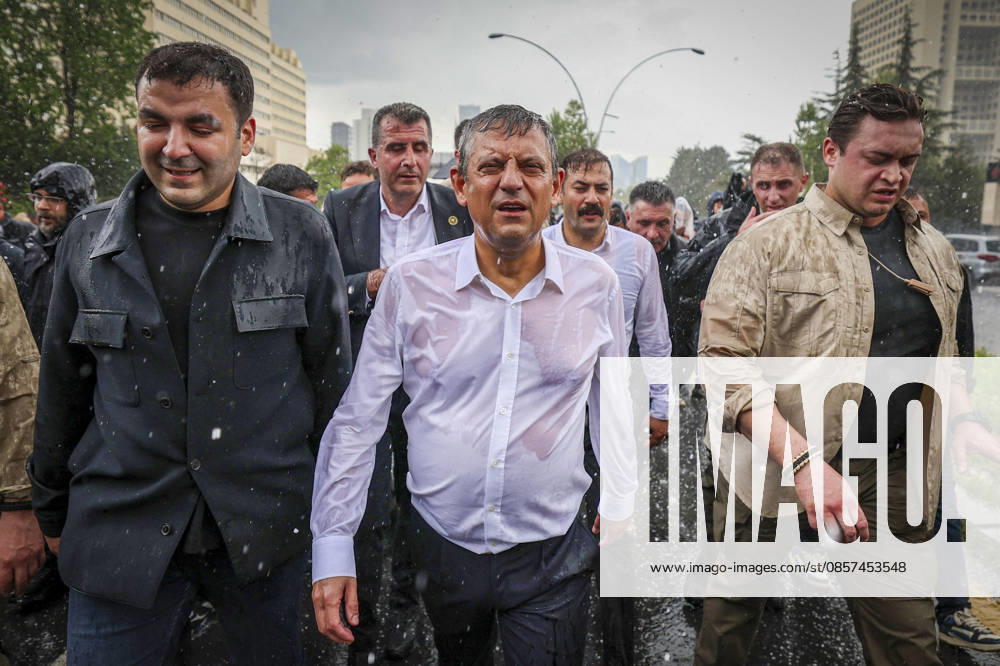 After police entered the party headquarters building, main opposition CHP leader Ozgür Ozel (center, wears white shirt) left the premises and led a protest march with thousand supporters toward Parliament, 24 May 2026, in Ankara, Turkiye.... Turkish riot police storm the headquarters of the main opposition Republican Peoples Party (CHP) in Ankara, Türkiye, firing tear gas and rubber bullets at party supporters and officials gathered outside the gates. Huge clouds of tear gas filled the premises as security forces moved in, bringing a violent end to an hours-long standoff between CHP members and the partys newly court-appointed leadership. Tensions escalated after an appeals court on Thursday annulled the election of Özgür Özel a 19108168
