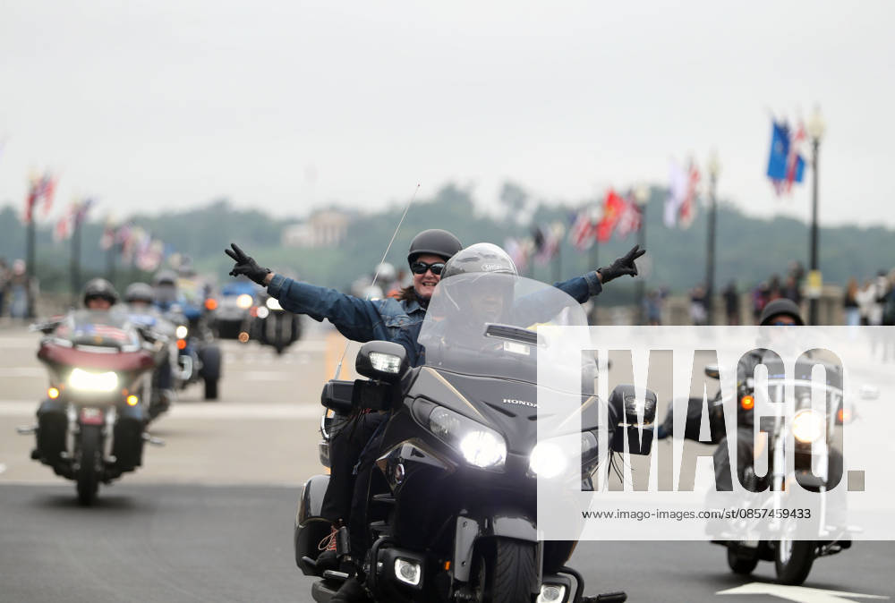 Motorcyclists ride in formation over the Arlington Memorial Bridge during the Rolling to Remember ride on Memorial Day weekend in Washington, DC, USA, on May 24, 2026. The Rolling to Remember tradition has been active for 38 years, honouring fallen service members, prisoners of war, and those still missing in action during Memorial Day weekend. Washington USA - ZUMAs337 20260524_znp_s337_006