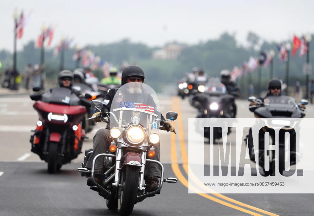 Motorcyclists ride in formation over the Arlington Memorial Bridge during the Rolling to Remember ride on Memorial Day weekend in Washington, DC, USA, on May 24, 2026. The Rolling to Remember tradition has been active for 38 years, honouring fallen service members, prisoners of war, and those still missing in action during Memorial Day weekend. Washington USA - ZUMAs337 20260524_znp_s337_007