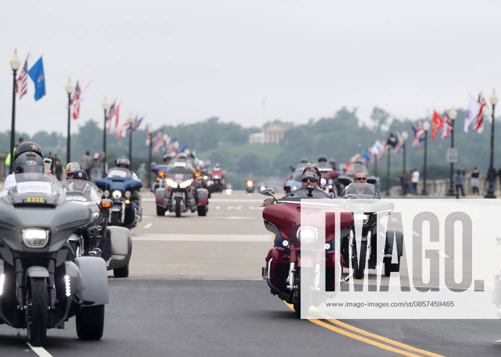 Motorcyclists ride in formation over the Arlington Memorial Bridge during the Rolling to Remember ride on Memorial Day weekend in Washington, DC, USA, on May 24, 2026. The Rolling to Remember tradition has been active for 38 years, honouring fallen service members, prisoners of war, and those still missing in action during Memorial Day weekend. Washington USA - ZUMAs337 20260524_znp_s337_009