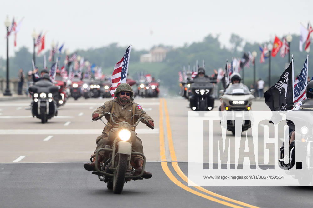 Motorcyclists ride in formation over the Arlington Memorial Bridge during the Rolling to Remember ride on Memorial Day weekend in Washington, DC, USA, on May 24, 2026. The Rolling to Remember tradition has been active for 38 years, honouring fallen service members, prisoners of war, and those still missing in action during Memorial Day weekend. Washington USA - ZUMAs337 20260524_znp_s337_010