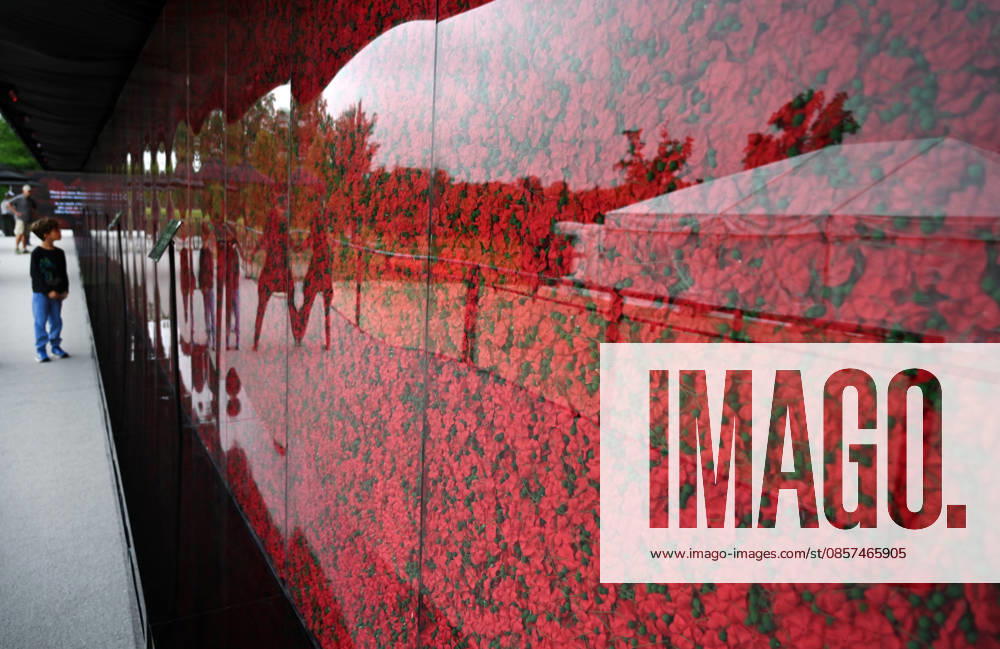 Poppy Wall honors service members with 600,000 poppies in Washington, DC A Memorial Day installation displays 600,000 poppies, each symbolizing a US service member killed in combat since World War One, on May 24, 206 in Washington, DC. Photo by Olivier Douliery ABACAPRESS.COM Washington DC United States