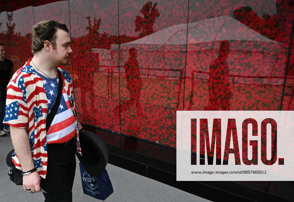 Poppy Wall honors service members with 600,000 poppies in Washington, DC A Memorial Day installation displays 600,000 poppies, each symbolizing a US service member killed in combat since World War One, on May 24, 206 in Washington, DC. Photo by Olivier Douliery ABACAPRESS.COM Washington DC United States
