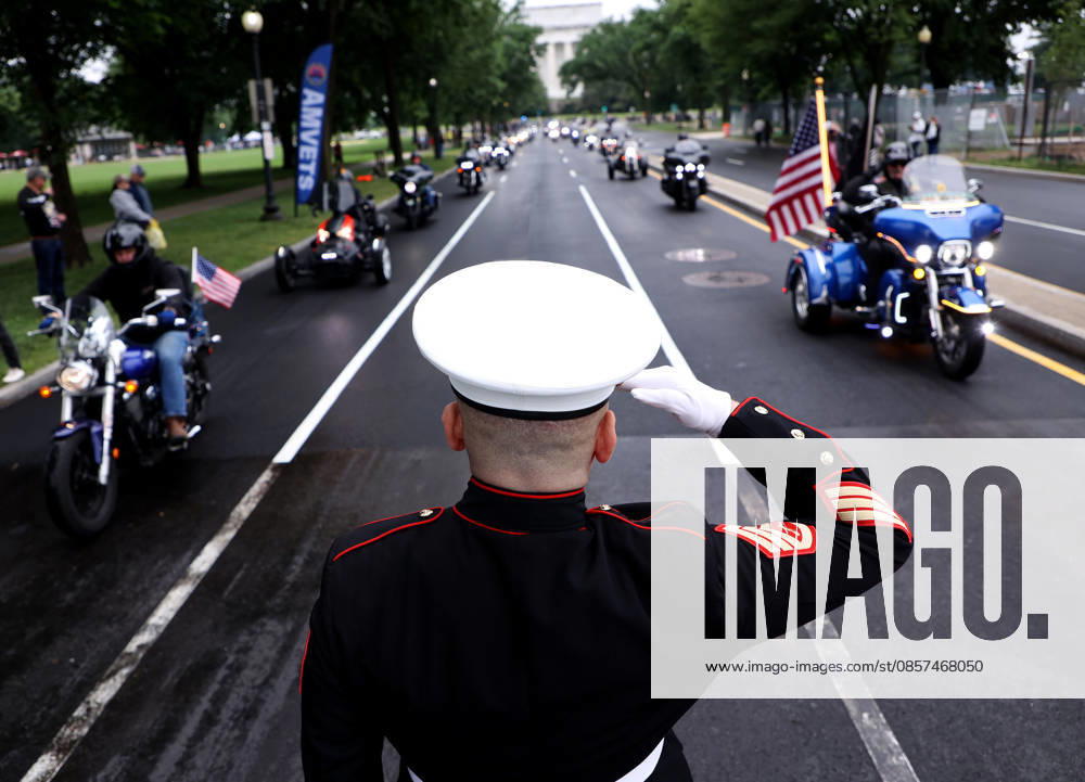 A U.S. Marine salutes as motorcycles pass by during the Rolling to Remember ride on Memorial Day weekend in Washington, DC. The Rolling to Remember tradition has been active for 38 years, honoring fallen service members, prisoners of war, and those still missing in action during Memorial Day weekend. Washington USA - ZUMAs337 20260524_znp_s337_020