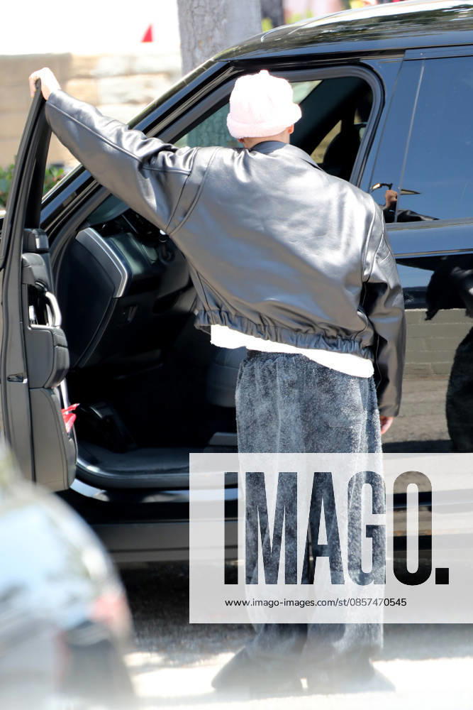 Celebrities out and about shopping at the Farmers Market ** VIDEO AVAILABLE PLEASE CONTACT photodesk@instarimages.com TO RECEIVE** Featuring: Justin Bieber Where: Studio City, California, United States When: 24 May 2026 Credit: H2Y INSTARimages . NOT FOR USE BY NEWSPAPERS BASED IN THE UK.