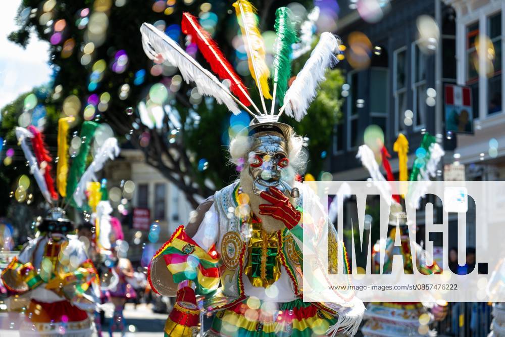 (260525) -- SAN FRANCISCO, May 25, 2026 -- Artists perform in a parade during the Carnaval San Francisco in San Francisco, the United States, May 24, 2026. (Photo by Xinhua) U.S.-SAN FRANCISCO-CARNAVAL ZiyuxJulianxZhu