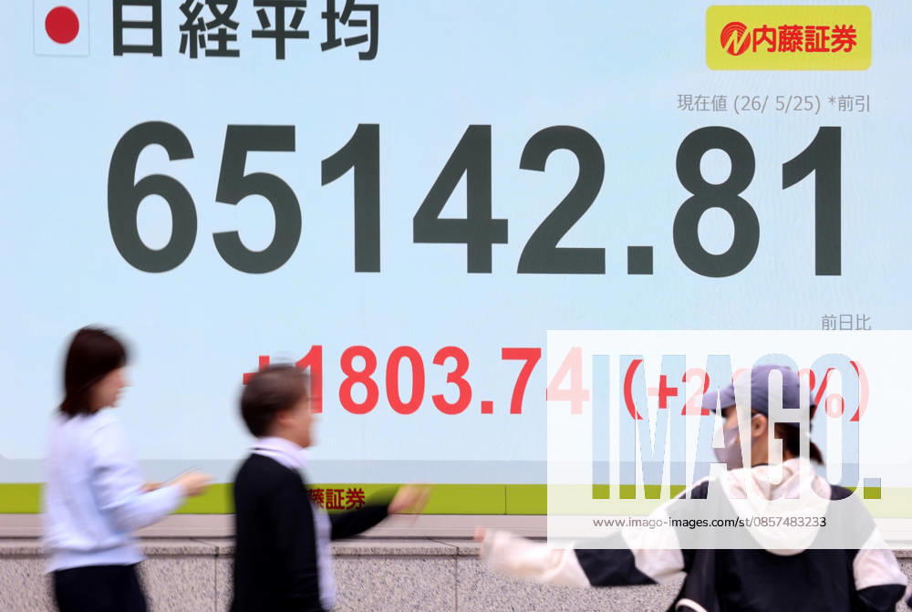 Tokyo, Japan - Pedestrians pass before a share prices board in Tokyo on Monday, May 25, 2026. Japan s share prices rose 1803.74 yen to close at 65,142.81 yen at the morning session of the Tokyo Stock Exchange. (photo by Yoshio Tsunoda AFLO) aflo_331918498