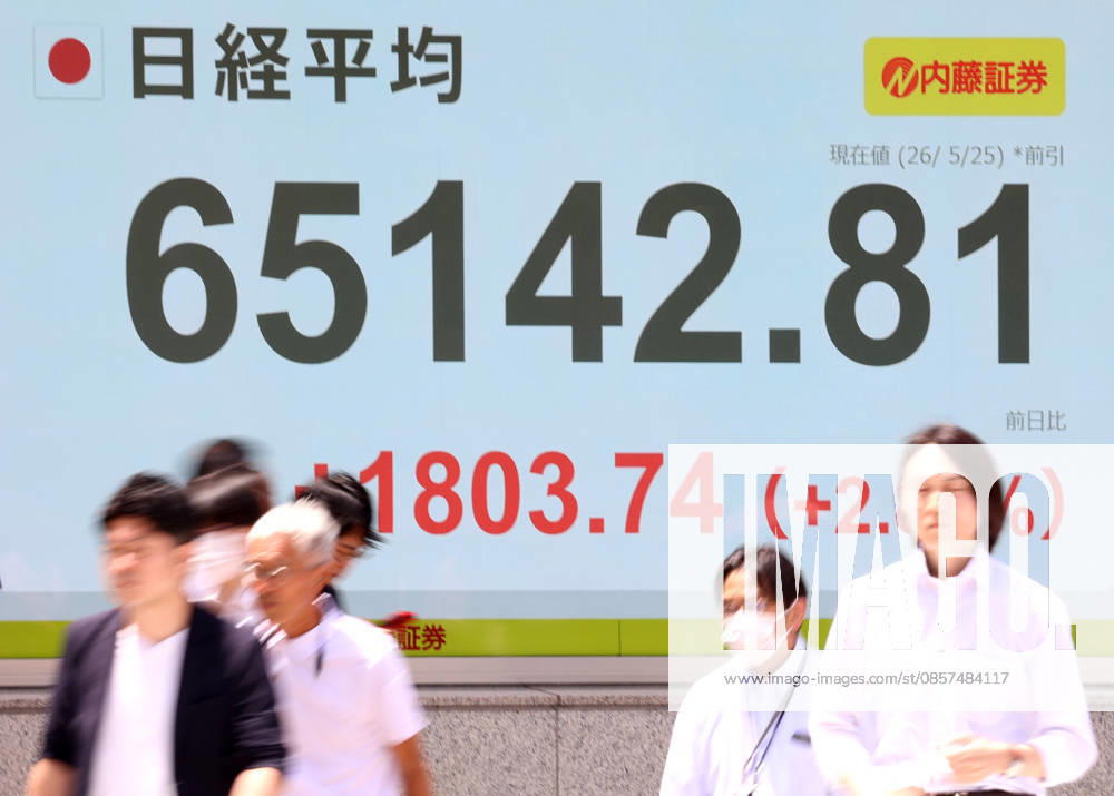 Tokyo, Japan - Pedestrians pass before a share prices board in Tokyo on Monday, May 25, 2026. Japan s share prices rose 1803.74 yen to close at 65,142.81 yen at the morning session of the Tokyo Stock Exchange. (photo by Yoshio Tsunoda AFLO) aflo_331918499