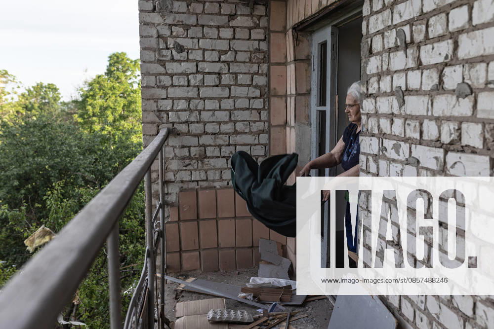 Aftermath of Russian strike in Kramatorsk KRAMATORSK, UKRAINE - MAY 25: A local resident clears rubble from her home, which was damaged following a Russian air strike using KAB bombs, in Kramatorsk, Ukraine, 25 May 2026 Diego Herrera Carcedo Anadolu Kramatorsk Ukraine. Editorial use only. Please get in touch for any other usage.