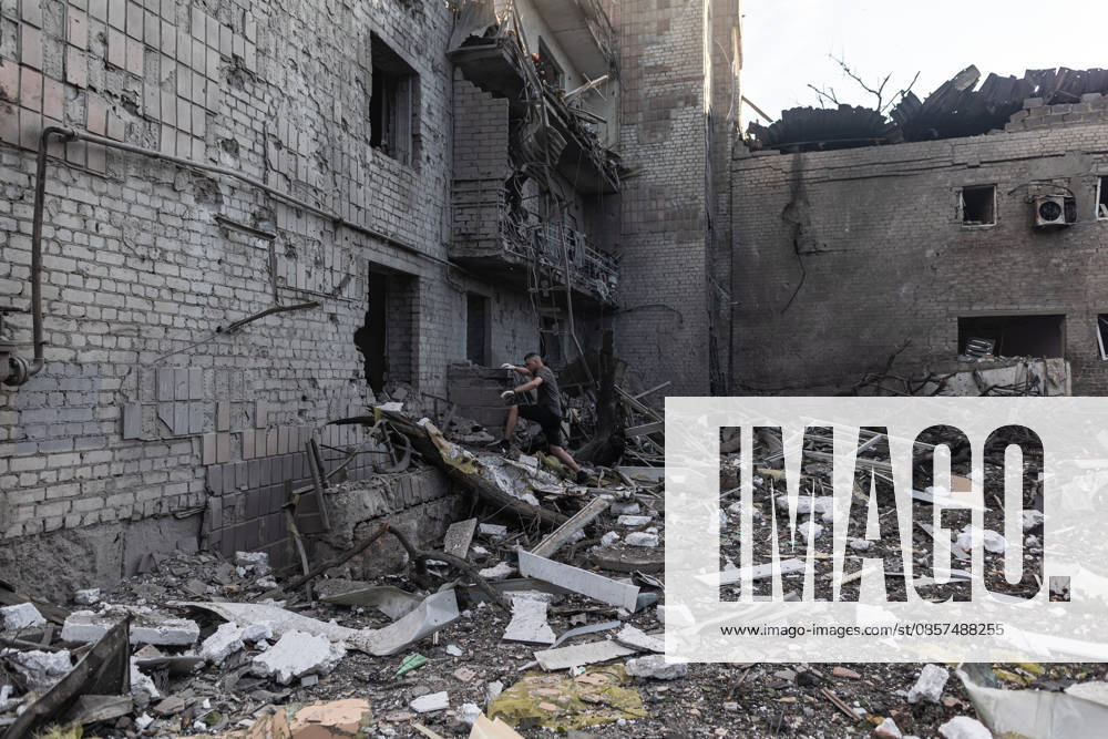 Aftermath of Russian strike in Kramatorsk KRAMATORSK, UKRAINE - MAY 25: A residential building damaged following a Russian air strike using KAB bombs in Kramatorsk, Ukraine, 25 May 2026 Diego Herrera Carcedo Anadolu Kramatorsk Ukraine. Editorial use only. Please get in touch for any other usage.