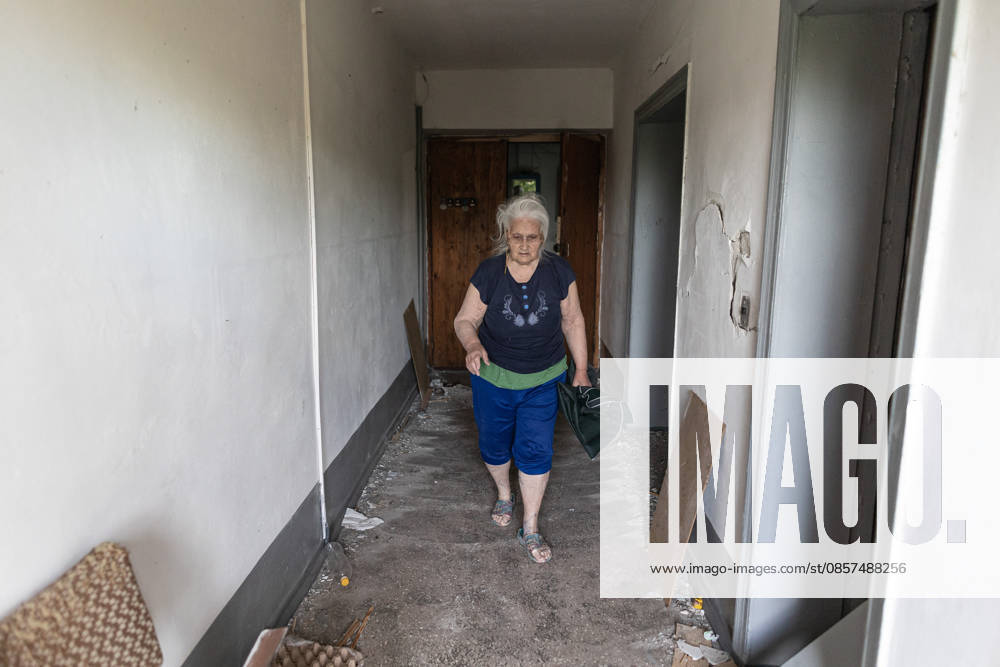 Aftermath of Russian strike in Kramatorsk KRAMATORSK, UKRAINE - MAY 25: A local resident clears rubble from her home, which was damaged following a Russian air strike using KAB bombs, in Kramatorsk, Ukraine, 25 May 2026 Diego Herrera Carcedo Anadolu Kramatorsk Ukraine. Editorial use only. Please get in touch for any other usage.