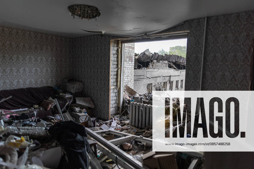 Aftermath of Russian strike in Kramatorsk KRAMATORSK, UKRAINE - MAY 25: A house damaged following a Russian air strike using KAB bombs in Kramatorsk, Ukraine, 25 May 2026 Diego Herrera Carcedo Anadolu Kramatorsk Ukraine. Editorial use only. Please get in touch for any other usage.
