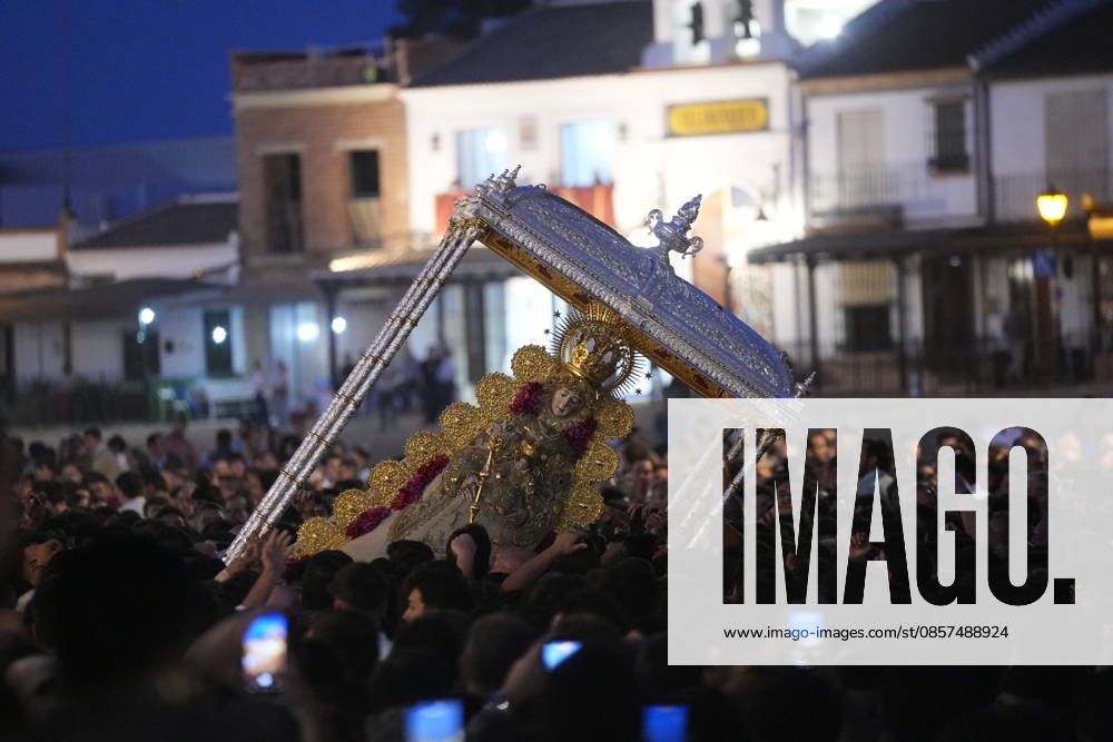 La Virgen del Rocio procession after jumping the fence at 3 08 hours La Virgen del Rocio procession through the village on his visit to the 127 affiliates A May 25, 2026 in El Rocio, Huelva Andalusia, Spain La Virgen del Rocio has left his hermitage about 03.08 hours this Monday, Day of Pentecost, to go through the village in Almonte Huelva and procession in her visit to the 127 affiliates who have made the pilgrimage there for yet another year. The Patroness of Almote is dressed in the full dress of the Montpensier family, recently restored at the Andalusian Institute of Historical Heritage 25 MAY 2026 Joaquín Arjona 25 05 2026 El Rocio, Huelva Andalucia, Esp El Rocio, Huelva Andalucia, Espana