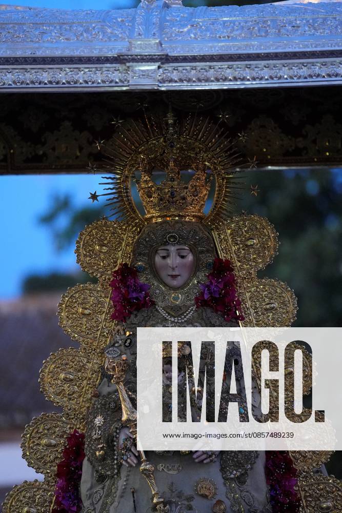 La Virgen del Rocio procession after jumping the fence at 3 08 hours La Virgen del Rocio procession through the village on his visit to the 127 affiliates A May 25, 2026 in El Rocio, Huelva Andalusia, Spain La Virgen del Rocio has left his hermitage about 03.08 hours this Monday, Day of Pentecost, to go through the village in Almonte Huelva and procession in her visit to the 127 affiliates who have made the pilgrimage there for yet another year. The Patroness of Almote is dressed in the full dress of the Montpensier family, recently restored at the Andalusian Institute of Historical Heritage 25 MAY 2026 Joaquín Arjona 25 05 2026 El Rocio, Huelva Andalucia, Esp El Rocio, Huelva Andalucia, Espana