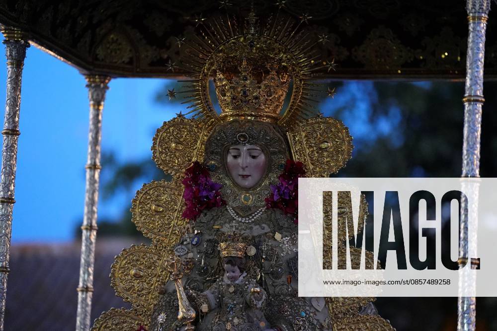 La Virgen del Rocio procession after jumping the fence at 3 08 hours La Virgen del Rocio procession through the village on his visit to the 127 affiliates A May 25, 2026 in El Rocio, Huelva Andalusia, Spain La Virgen del Rocio has left his hermitage about 03.08 hours this Monday, Day of Pentecost, to go through the village in Almonte Huelva and procession in her visit to the 127 affiliates who have made the pilgrimage there for yet another year. The Patroness of Almote is dressed in the full dress of the Montpensier family, recently restored at the Andalusian Institute of Historical Heritage 25 MAY 2026 Joaquín Arjona 25 05 2026 El Rocio, Huelva Andalucia, Esp El Rocio, Huelva Andalucia, Espana