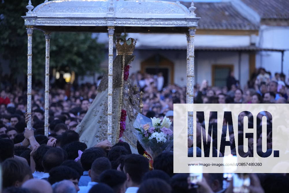 La Virgen del Rocio procession after jumping the fence at 3 08 hours La Virgen del Rocio procession through the village on his visit to the 127 affiliates A May 25, 2026 in El Rocio, Huelva Andalusia, Spain La Virgen del Rocio has left his hermitage about 03.08 hours this Monday, Day of Pentecost, to go through the village in Almonte Huelva and procession in her visit to the 127 affiliates who have made the pilgrimage there for yet another year. The Patroness of Almote is dressed in the full dress of the Montpensier family, recently restored at the Andalusian Institute of Historical Heritage 25 MAY 2026 Joaquín Arjona 25 05 2026 El Rocio, Huelva Andalucia, Esp El Rocio, Huelva Andalucia, Espana